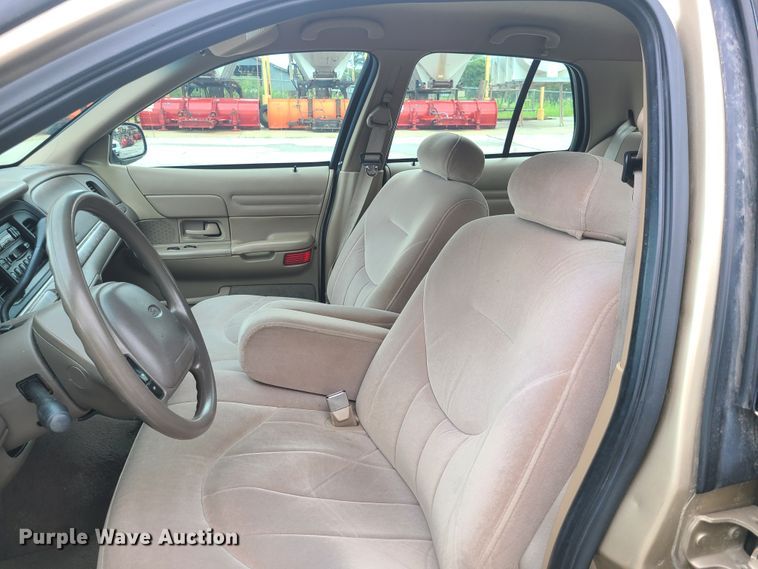 image for item GX9314 2000 Ford Crown Victoria