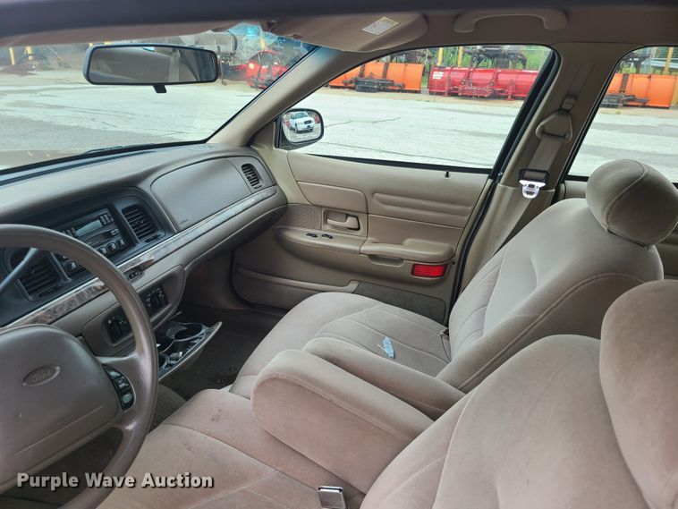 image for item GX9314 2000 Ford Crown Victoria