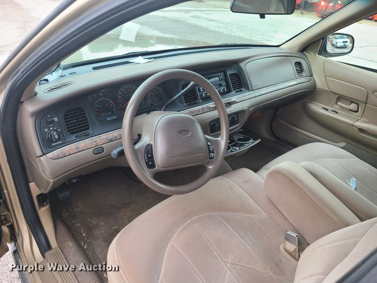 image for item GX9314 2000 Ford Crown Victoria