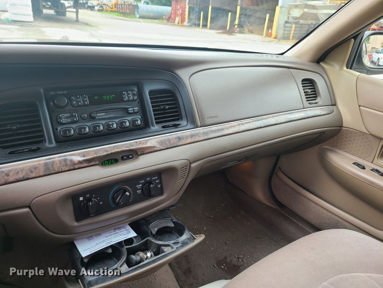 image for item GX9314 2000 Ford Crown Victoria