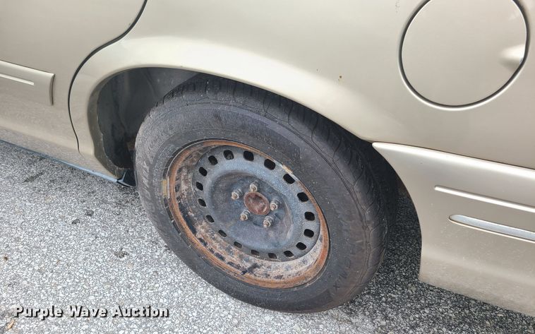 image for item GX9314 2000 Ford Crown Victoria