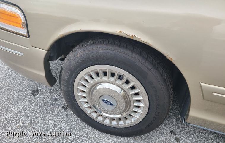 image for item GX9314 2000 Ford Crown Victoria
