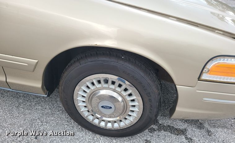 image for item GX9314 2000 Ford Crown Victoria