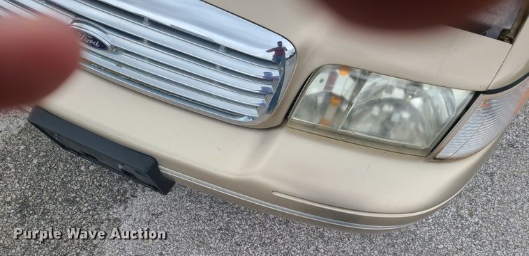 image for item GX9314 2000 Ford Crown Victoria