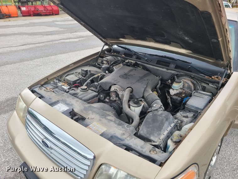 image for item GX9314 2000 Ford Crown Victoria
