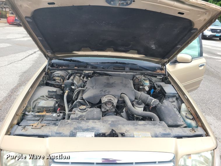 image for item GX9314 2000 Ford Crown Victoria