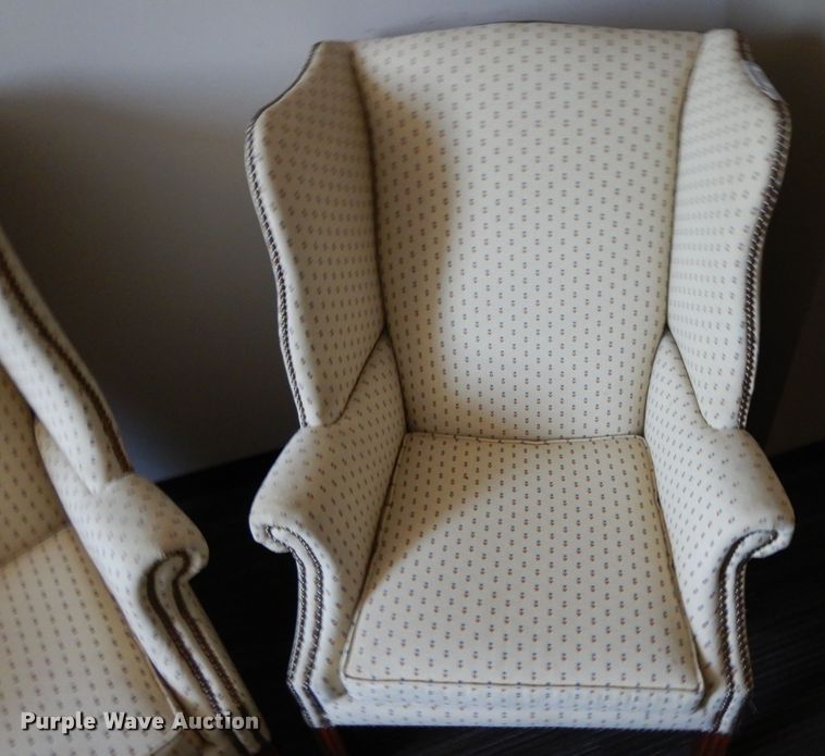 image for item HA9359 (2) chairs