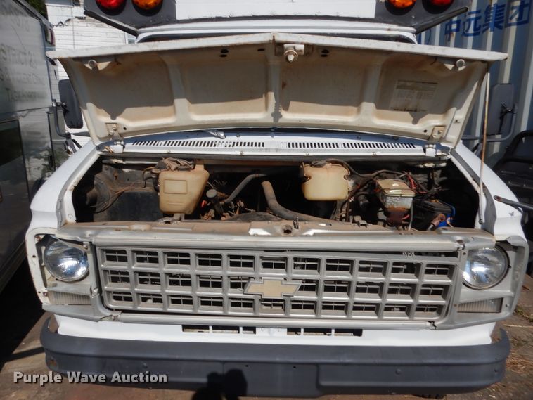 image for item HB9316 1981 Chevrolet G30  shuttle bus