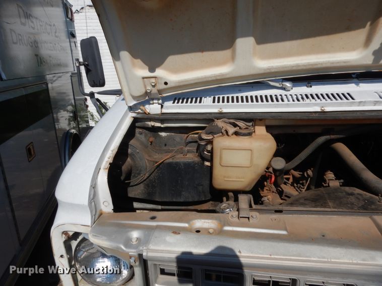 image for item HB9316 1981 Chevrolet G30  shuttle bus