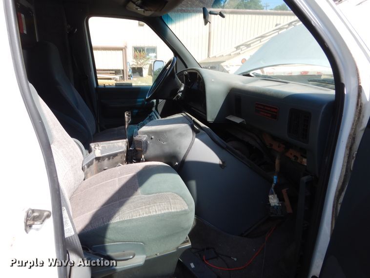 image for item HB9317 1995 Ford Econoline E350  ambulance