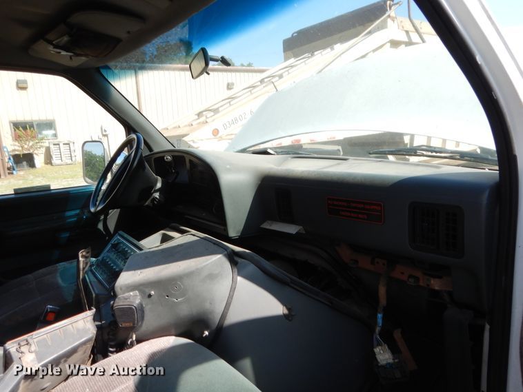 image for item HB9317 1995 Ford Econoline E350  ambulance