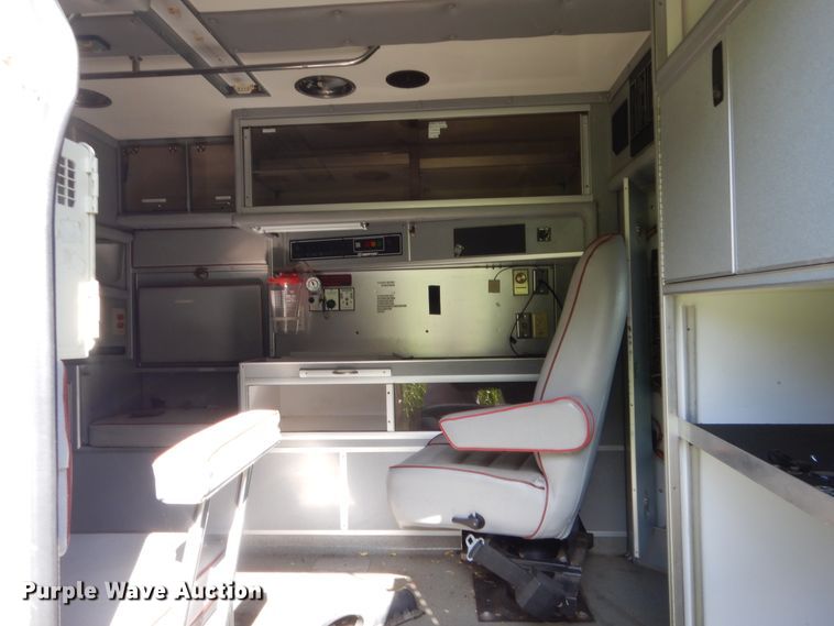 image for item HB9317 1995 Ford Econoline E350  ambulance