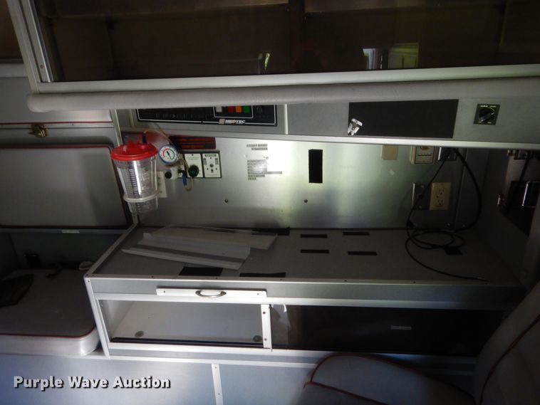 image for item HB9317 1995 Ford Econoline E350  ambulance