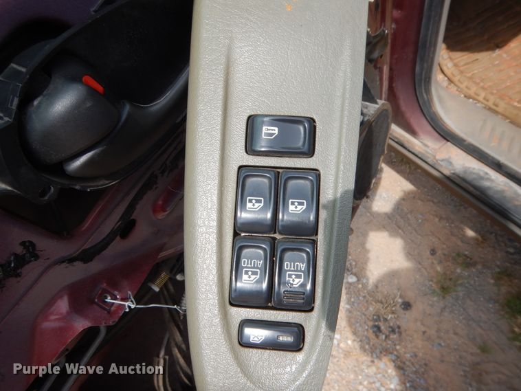 image for item HB9321 2004 Chevrolet TrailBlazer  SUV