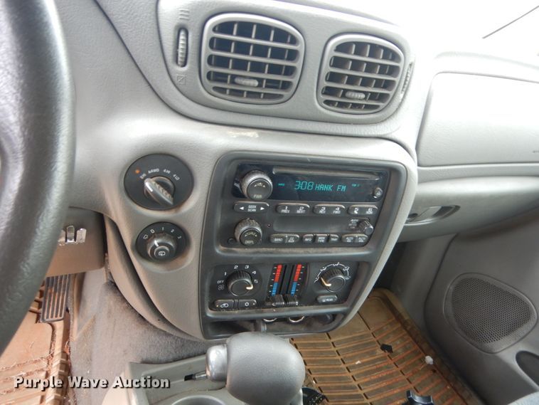 image for item HB9321 2004 Chevrolet TrailBlazer  SUV