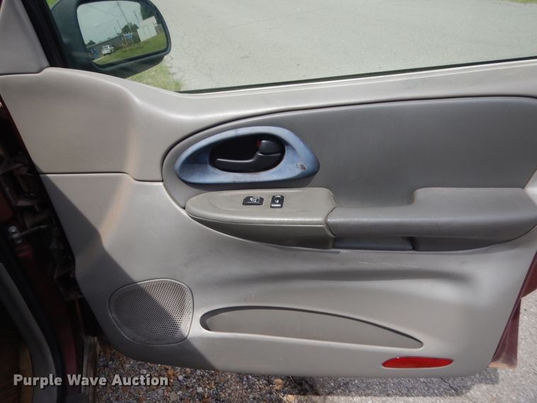 image for item HB9321 2004 Chevrolet TrailBlazer  SUV