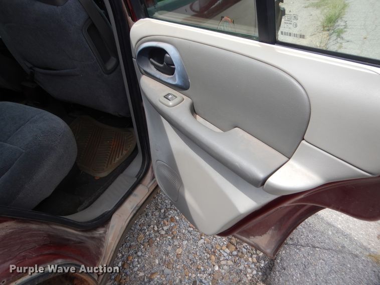 image for item HB9321 2004 Chevrolet TrailBlazer  SUV