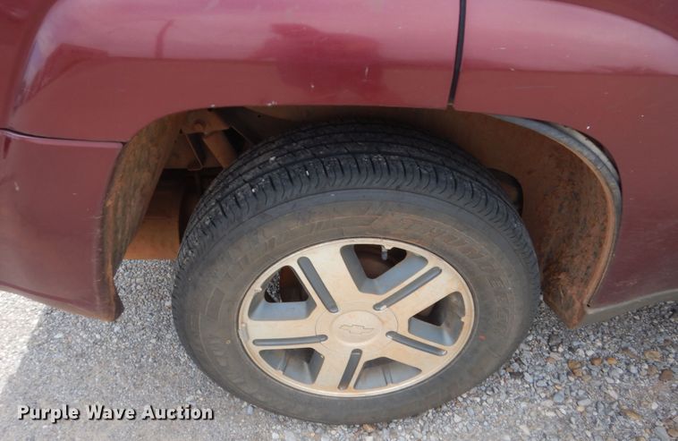 image for item HB9321 2004 Chevrolet TrailBlazer  SUV