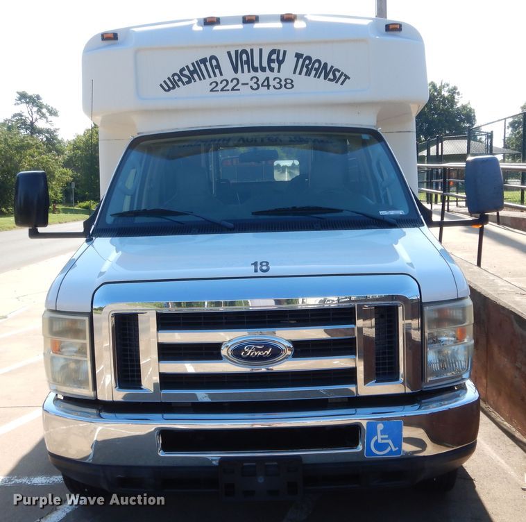 image for item HB9346 2009 Ford E350 Super Duty  shuttle bus