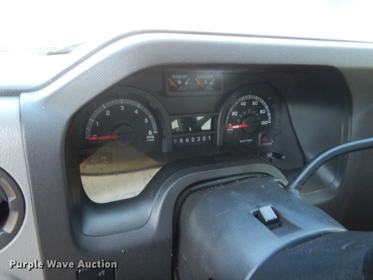 image for item HB9346 2009 Ford E350 Super Duty  shuttle bus