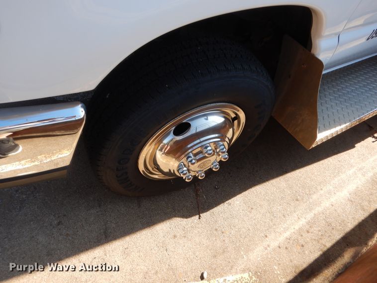 image for item HB9346 2009 Ford E350 Super Duty  shuttle bus