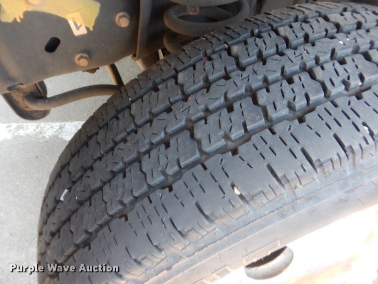 image for item HB9346 2009 Ford E350 Super Duty  shuttle bus