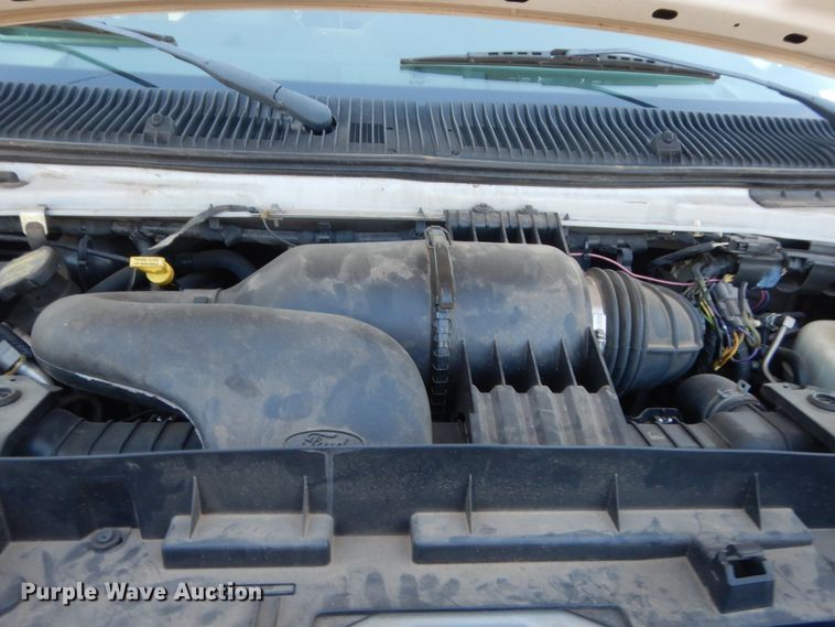 image for item HB9346 2009 Ford E350 Super Duty  shuttle bus