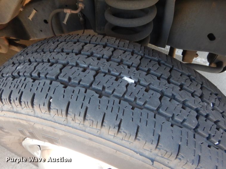 image for item HB9346 2009 Ford E350 Super Duty  shuttle bus