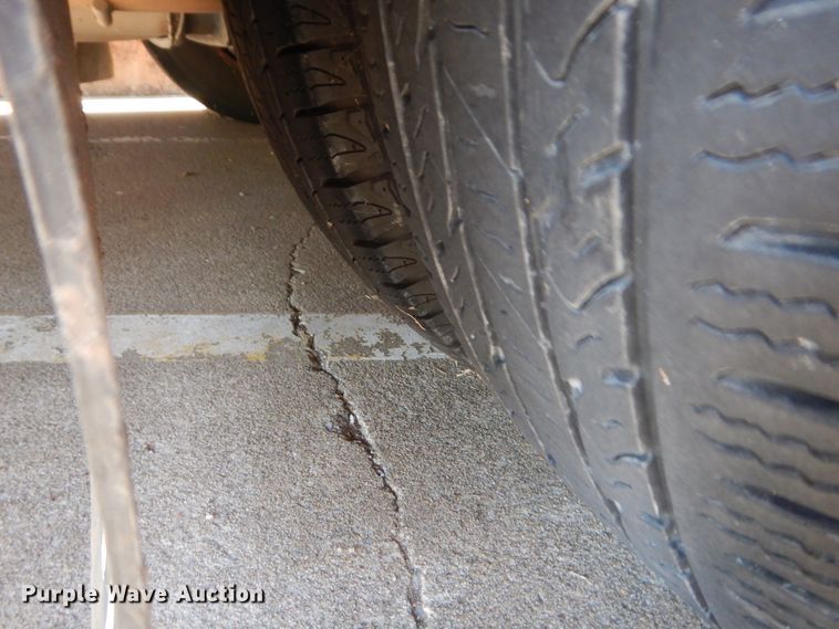 image for item HB9346 2009 Ford E350 Super Duty  shuttle bus