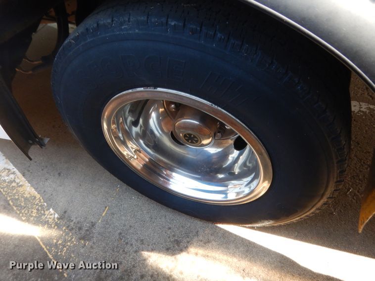 image for item HB9346 2009 Ford E350 Super Duty  shuttle bus