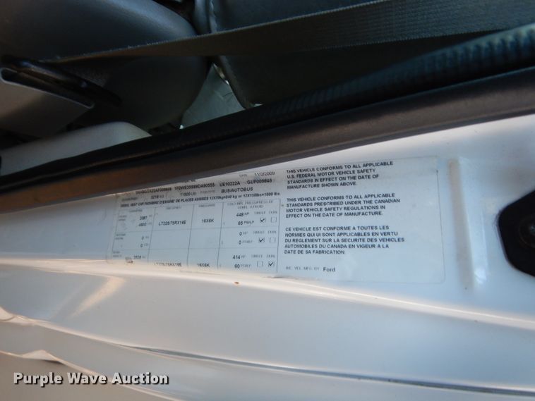 image for item HB9346 2009 Ford E350 Super Duty  shuttle bus