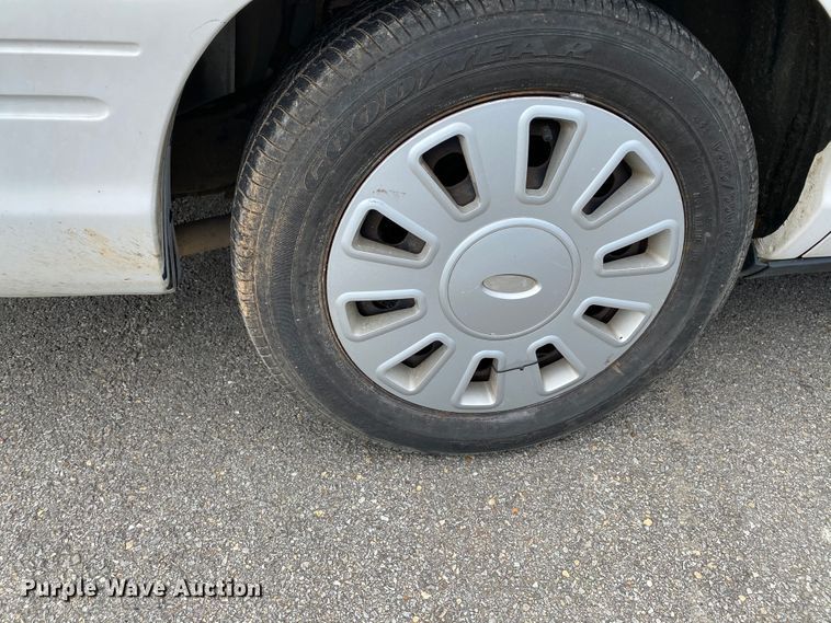 image for item HG9216 2009 Ford Crown Victoria Police Interceptor