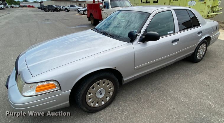 image for item HG9219 2005 Ford Crown Victoria Police Interceptor