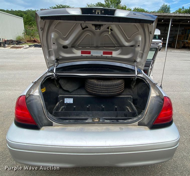 image for item HG9219 2005 Ford Crown Victoria Police Interceptor