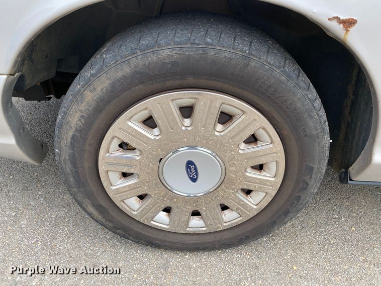 image for item HG9219 2005 Ford Crown Victoria Police Interceptor