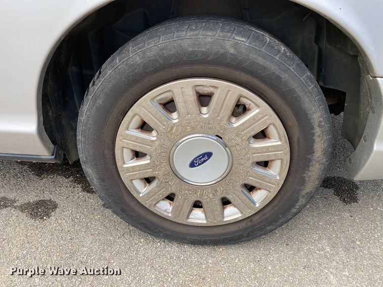 image for item HG9219 2005 Ford Crown Victoria Police Interceptor