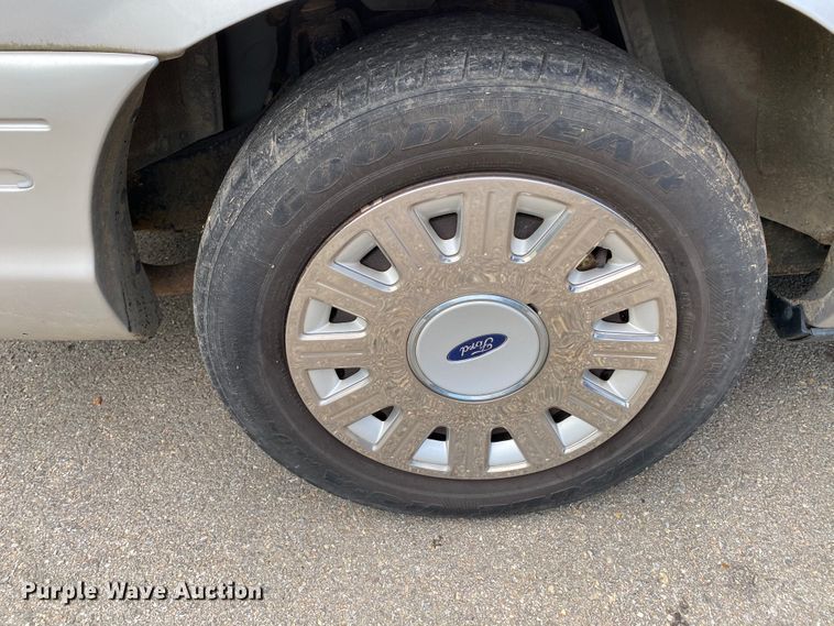 image for item HG9219 2005 Ford Crown Victoria Police Interceptor