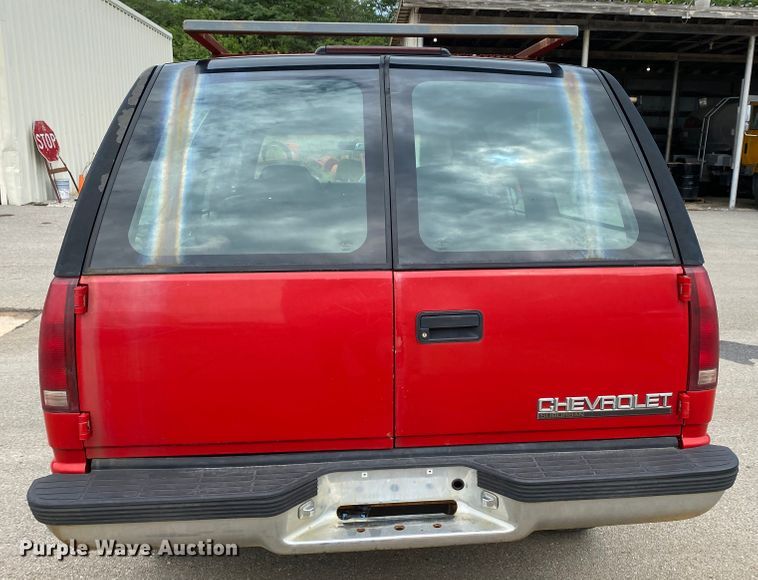 image for item HG9221 1997 Chevrolet Suburban K2500  SUV