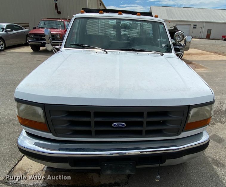 image for item HG9222 1995 Ford F450 Super Duty  flatbed truck