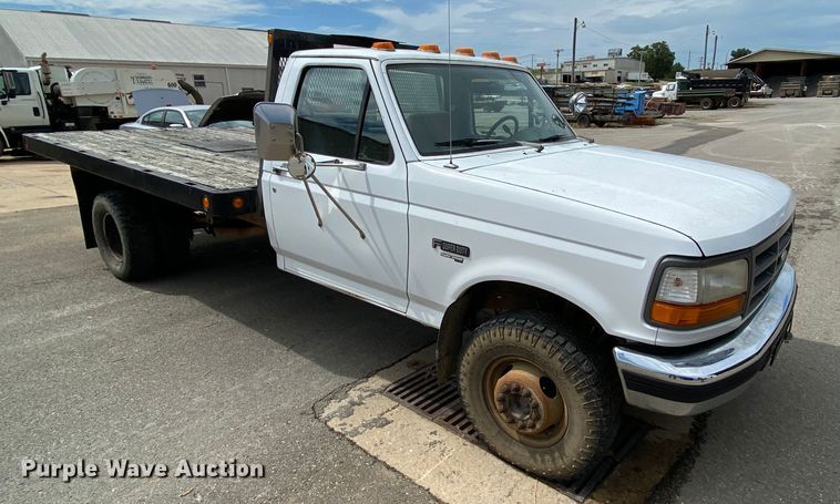image for item HG9222 1995 Ford F450 Super Duty  flatbed truck