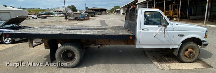 image for item HG9222 1995 Ford F450 Super Duty  flatbed truck