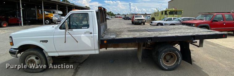 image for item HG9222 1995 Ford F450 Super Duty  flatbed truck