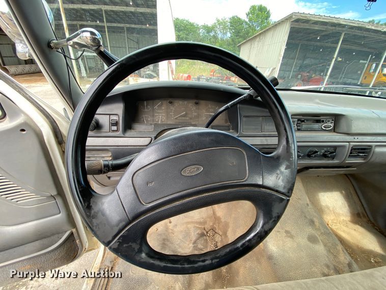 image for item HG9222 1995 Ford F450 Super Duty  flatbed truck