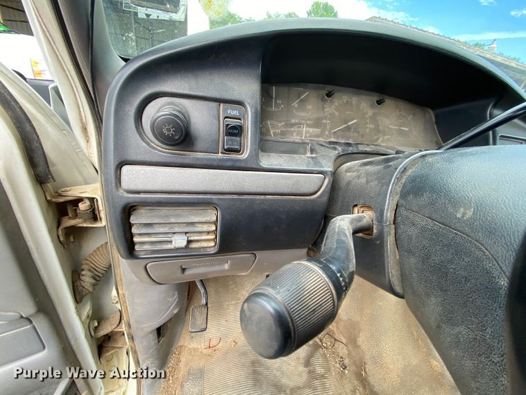 image for item HG9222 1995 Ford F450 Super Duty  flatbed truck