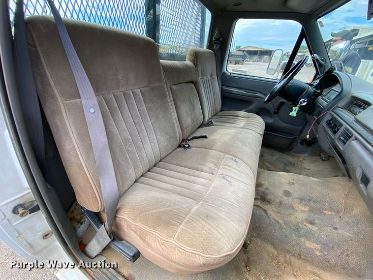 image for item HG9222 1995 Ford F450 Super Duty  flatbed truck