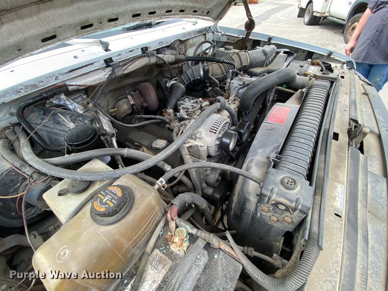 image for item HG9222 1995 Ford F450 Super Duty  flatbed truck