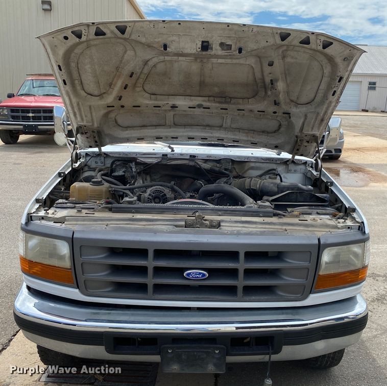 image for item HG9222 1995 Ford F450 Super Duty  flatbed truck