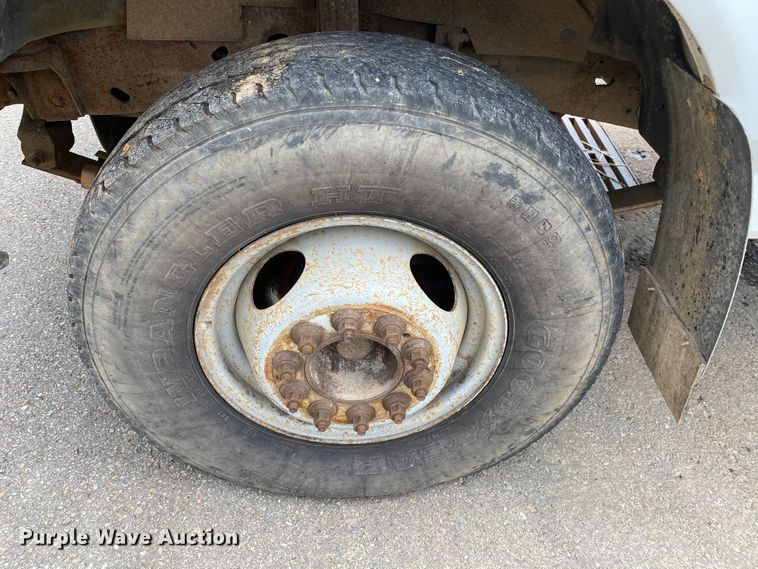 image for item HG9222 1995 Ford F450 Super Duty  flatbed truck