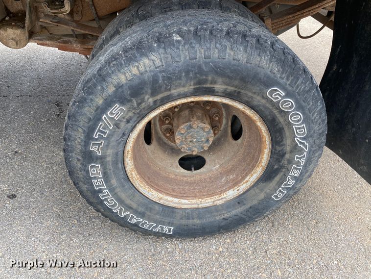 image for item HG9222 1995 Ford F450 Super Duty  flatbed truck