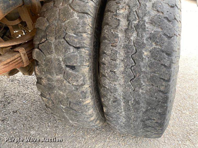 image for item HG9222 1995 Ford F450 Super Duty  flatbed truck